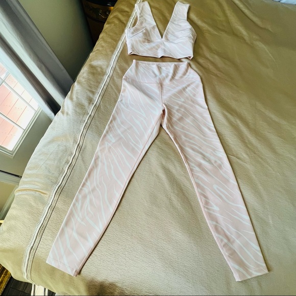 Carbon38 Longline Bra Tank Top & Printed High Rise 7/8 Legging Set (S&M) - Picture 9 of 13